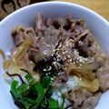 なっちゃん３１１'s cooksnap of when they made 牛肉＆玉ねぎ☆甘辛炒め丼.