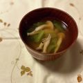 yesmama's cooksnap of when they made 小松菜としめじのお味噌汁.