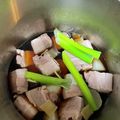 yuk1yukiki's cooksnap of when they made 圧力鍋で簡単♪豚バラと大根の煮物.