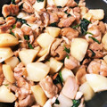 kiihana's cooksnap of when they made インカのめざめと鶏もも肉の舞茸炒め！！.
