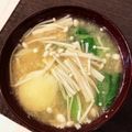 caruga's cooksnap of when they made 小松菜と里芋のお味噌汁.