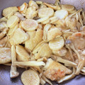 upside2525's cooksnap of when they made やわらか鶏胸肉と長芋のオイマヨ炒め.