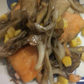 やすらー's cooksnap of when they made 鮭と舞茸の白だしバター♩.