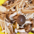 まっちゃ小豆's cooksnap of when they made えのきとしめじのバター醤油炒め.