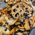 わさもな's cooksnap of when they made れんこんとひじきとお揚げの炒め煮.