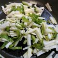 NEKOほっぺ's cooksnap of when they made 大根の皮とピーマンのナンプラーレモン炒め.
