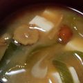 ヨシヨッシー's cooksnap of when they made 九条ねぎとなめこと豆腐の味噌汁.