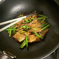 犬飼ってる's cooksnap of when they made 5分で完成！豚肉とにんにくの芽炒め.