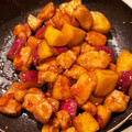 2児Daddy's cooksnap of when they made 鶏とさつまいものバター醤油炒め.