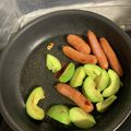 犬飼ってる's cooksnap of when they made ★簡単★アボカドとウィンナーの炒め物.