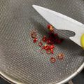 島子☆'s cooksnap of when they made 簡単飛び散らない唐辛子の輪切り.