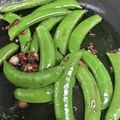♪ＦａＦａ♪'s cooksnap of when they made スナップエンドウのペペロンチーノ風.