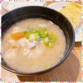 nakamucchi's cooksnap of when they made いつもの味噌汁に酒粕を～♪.