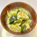 azbjbn's cooksnap of when they made オッサンの油揚げとワカメのお吸い物.