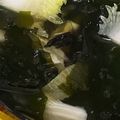 ＊なみへい＊'s cooksnap of when they made 白菜とわかめの味噌汁.