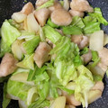 sato3★'s cooksnap of when they made 鶏肉とキャベツとじゃが芋の味噌バター炒め.