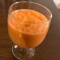 ☆TOYまま☆'s cooksnap of when they made 美肌・便秘対策のリンゴにんじんジュース.