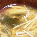 お塩と砂糖's cooksnap of when they made わかめとエノキダケのみそ汁.