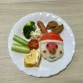 クック4P73QB☆'s cooksnap of when they made キャラ弁☆クリスマスに簡単サンタおにぎり.