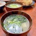 Superlittleboo's cooksnap of when they made シンプルねぎとワカメと豆腐のお味噌汁.
