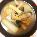 ˚✧₊⁎ゆう˚✧₊⁎'s cooksnap of when they made しめじ 油揚げ ねぎ 炒め 味噌汁 ♪.