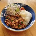 りえっくす♡'s cooksnap of when they made ひき肉とニンニクの芽のピリ辛豆板醤丼弁当.