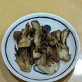 ラリー＆サラ's cooksnap of when they made 簡単にもう１品(๑• •๑)焼き舞茸～♪.