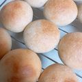 こっぷпП's cooksnap of when they made ひとくちココナッツミルクパン.