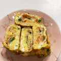 ☆megunyan☆'s cooksnap of when they made 糖質制限かにかまと小ねぎの卵焼き.