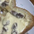 糖質OFF✿聖紫花✿'s cooksnap of when they made ✿レーズン入りクリームチーズトースト✿.