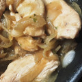 lily…♡'s cooksnap of when they made 節約♪鶏むね肉とタマネギのしょうが焼き.