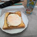 水生産お寿司's cooksnap of when they made 目玉焼きトースト.