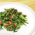 τомоко's cooksnap of when they made ★春菊の梅あえ★.
