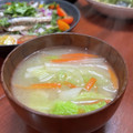 Superlittleboo's cooksnap of when they made 人参と白菜とえのきだけの味噌汁.