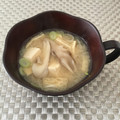 puniＫ's cooksnap of when they made 舞茸と葱とうす揚げの味噌汁.