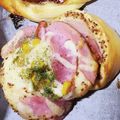 黒ひつじ亭's cooksnap of when they made 惣菜パンの王道✿ハムチーズオニオン✿.