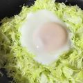 QPはにー's cooksnap of when they made 簡単♪朝食に♪キャベツの巣ごもり卵♪.