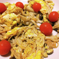 見習いPしんいち☆'s cooksnap of when they made エノキとブナシメジのバター醤油玉子とじ.
