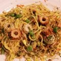 私市ビッキーズ津門巳's cooksnap of when they made ガーリックシュリンプ枝豆もやし竹輪焼そば.