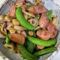うーちゃんぐ's cooksnap of when they made スナップえんどうとれんこんのニンニク炒め.