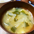 ★ゴンぎつね★'s cooksnap of when they made 新玉ねぎとだいこんとわかめの味噌汁.