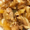 shelles's cooksnap of when they made 豚バラと玉ねぎの甘炒め☆市販のフライ弁当.
