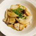 yukarin222's cooksnap of when they made しめじと練り物のバタポン炒め.