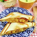 在宅勤務のおじさん's cooksnap of when they made 簡単甘々すっぱ絶品アップルホットサンド.