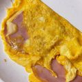 HiMa57♪'s cooksnap of when they made 時短、簡単、ハムとチーズのオムレツ.