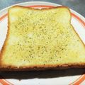 おらんでう～たん's cooksnap of when they made チーズガーリックバター トースト.
