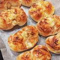 kouok's cooksnap of when they made 惣菜パンの王道✿ハムチーズオニオン✿.