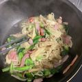 犬飼ってる's cooksnap of when they made 小松菜とえのきとベーコンの中華風炒め.