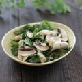 まろんかふぇ's cooksnap of when they made 生で味わう春菊とマッシュルームのサラダ。.