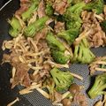 1035's cooksnap of when they made ブロッコリーと豚肉のオイスターソース炒め.